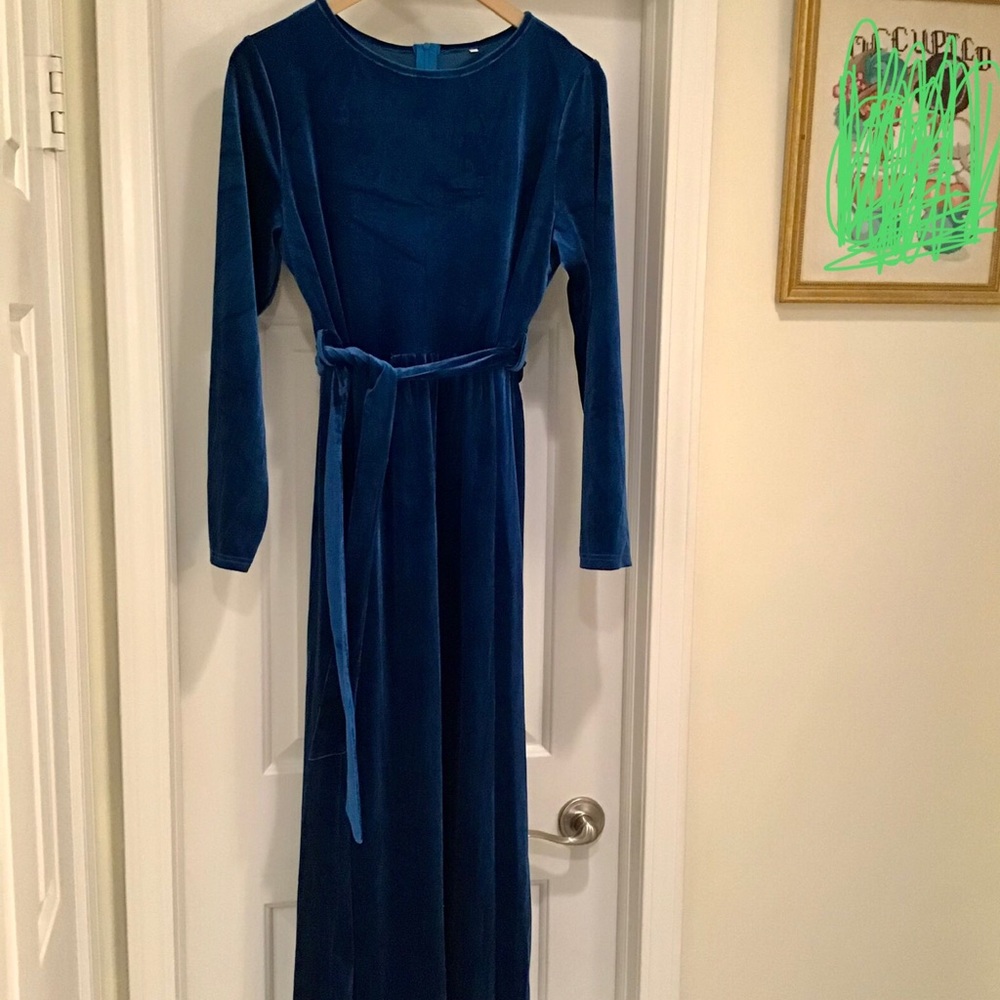 DRESS.